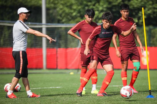 30, 意甲纪律委员会重罚假摔球员引热议