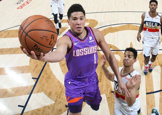  布克连续三场30+太阳加时险胜鹈鹕