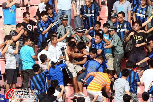  兰斯主场球迷助威，逼平豪门展现顽强斗志