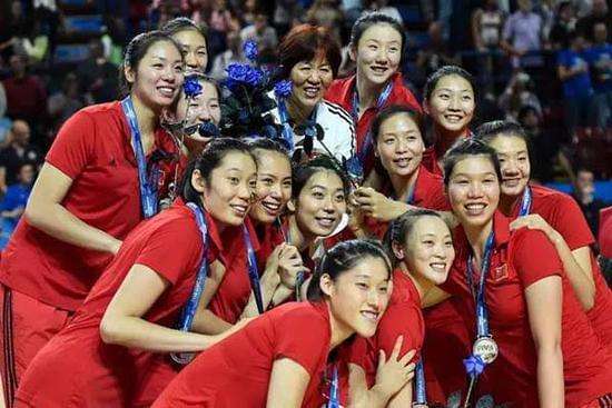  德甲教练斗法决胜负，临场换人调整收到奇效